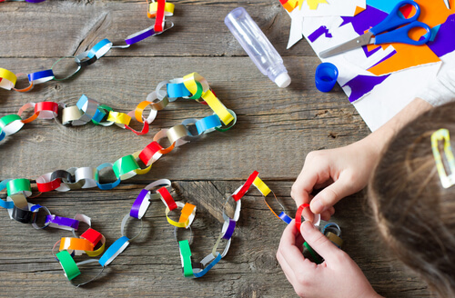 הכנת קישוטים מעיסת נייר